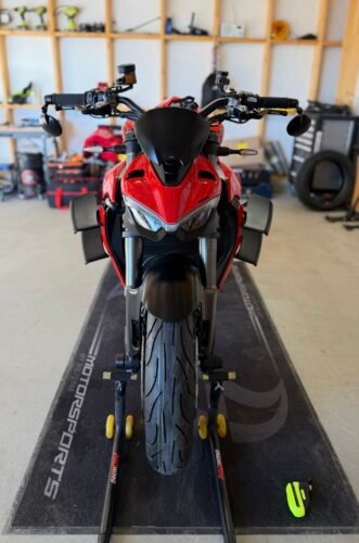 Click to view full screen Flyscreen for Ducati Streetfighter V2 photo review