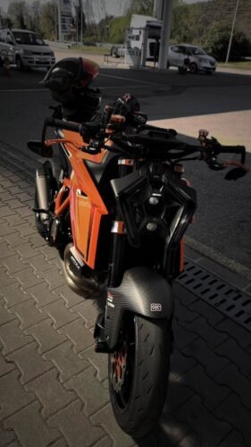 Click to view full screen Headlight Cover for KTM Superduke 1390R / Duke 990 MY 24 - Carbon Fiber photo review